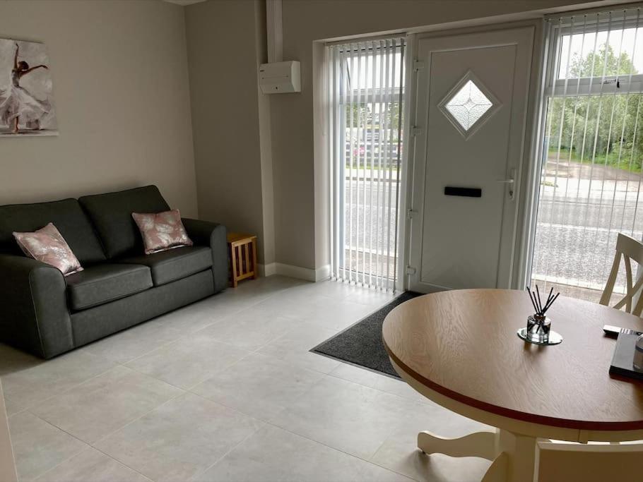 Erne Getaway No.8 Brand New 1 Bed Apartment Enniskillen Eksteriør billede