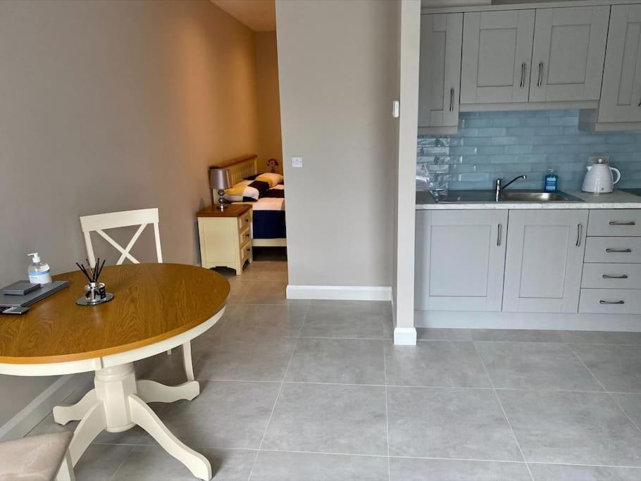 Erne Getaway No.8 Brand New 1 Bed Apartment Enniskillen Eksteriør billede